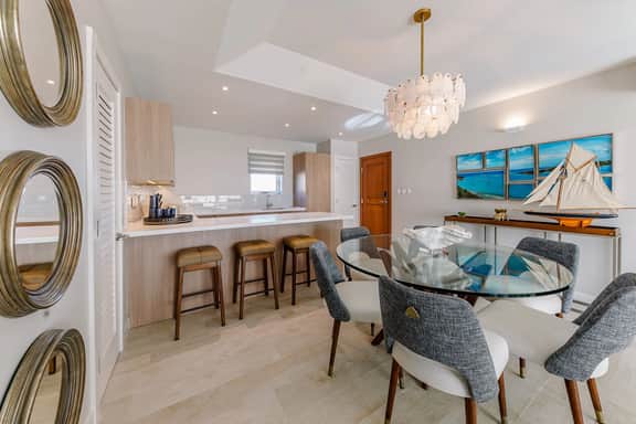 Blue Lace - 2 Bed Luxury Suite with Ocean - Image 5