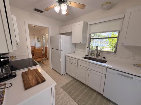 Sea Spray Private Beach Cottage - Image 4