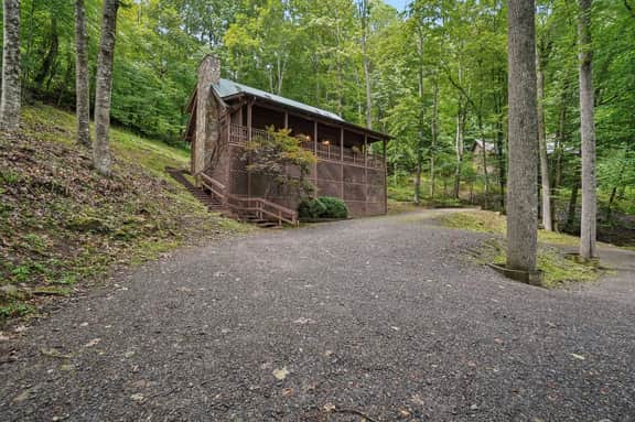 Wolf Laurel Cabin with Hot Tub Near Skiing - Image 3