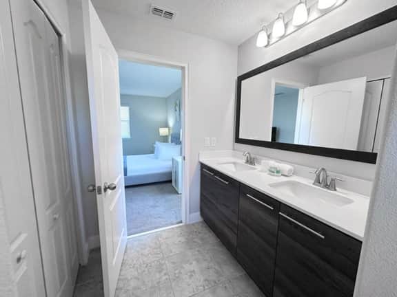 4BR Balmoral Home with Pool & Lake Views - Image 4