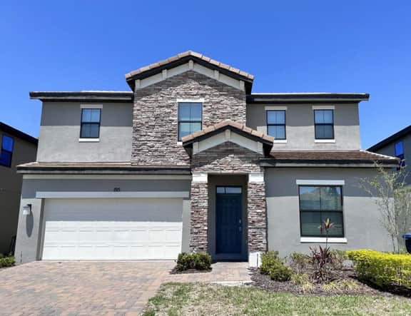 4BR Balmoral Home with Private Pool - Image 5