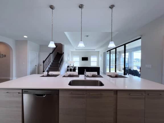 4BR Balmoral Home with Pool & Lake Views - Image 5