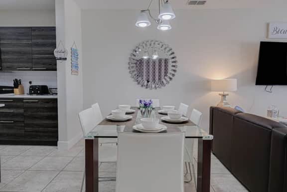 3BR Balmoral Townhome Steps from Amenities - Image 3