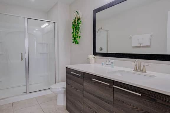 3BR Balmoral Townhome Steps from Amenities - Image 5