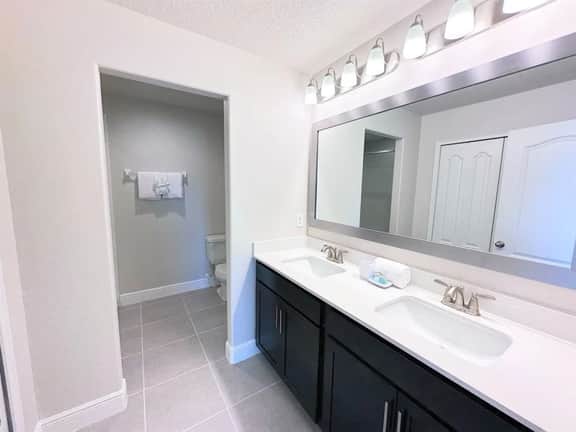 6BR Balmoral Home with Private Pool - Image 4