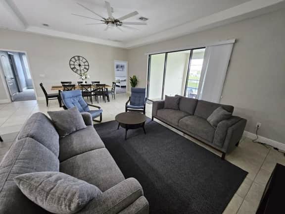 4BR Balmoral Resort Home for 8 Guests - Image 3
