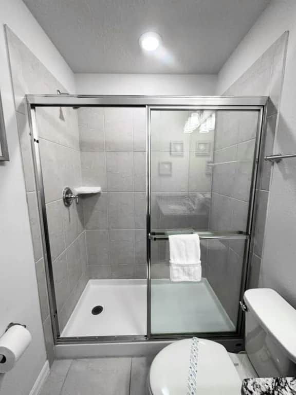 10BR Windsor Island Home with Pool & Spa - Image 3
