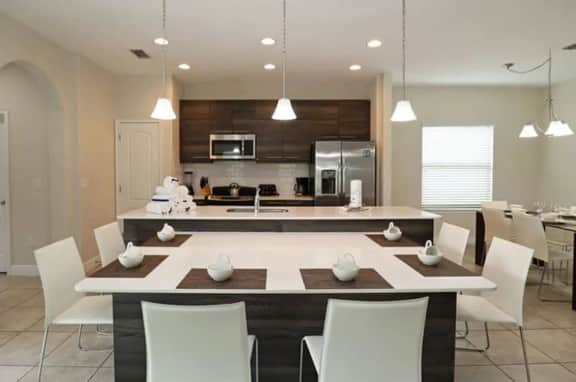 6BR Balmoral Home with Private Heated Pool - Image 3