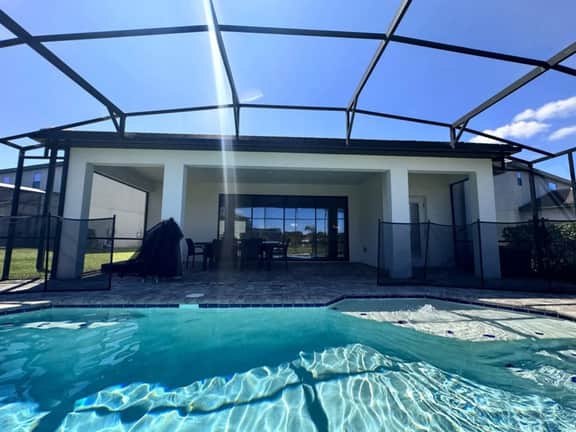4BR Balmoral Pool Home with Water Views - Image 5