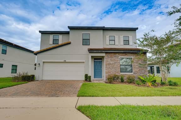 4BR Balmoral Home with Pool & Lake Views - Image 4