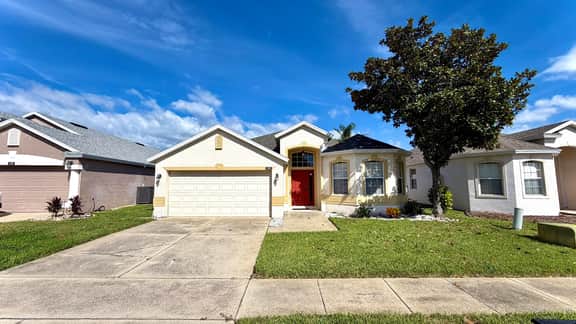 Recently upgraded home with pool, near golf! - Image 2