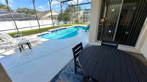 Recently upgraded home with pool, near golf! - Image 4