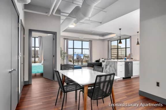Waterfront Views Apartment - Leonard Building - Image 4